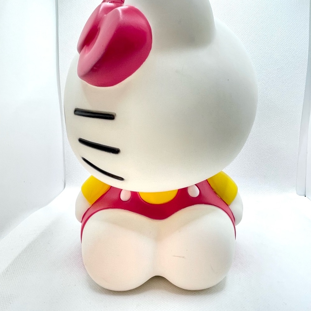 Hello Kitty Piggy Bank - Picture 8 of 10